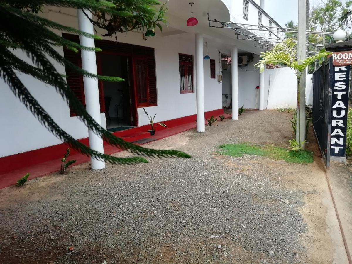 White Baby Hotel Hikkaduwa Kültér fotó
