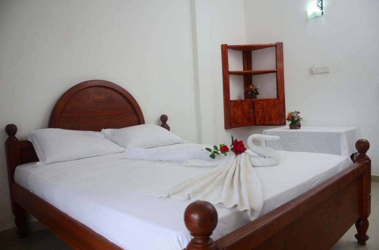 White Baby Hotel Hikkaduwa Kültér fotó
